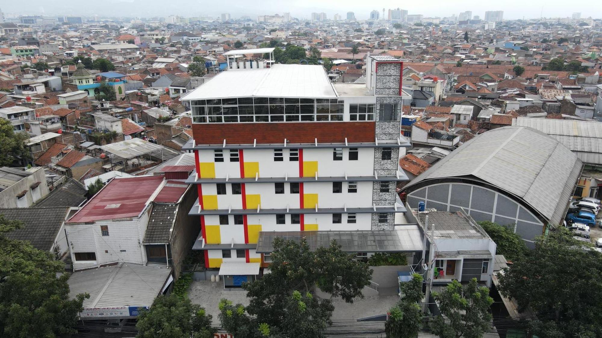 Front One Hotel Pasir Koja Bandung Bagian luar foto